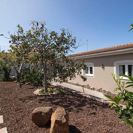 De Lujo Con Jardin Privado Y Vistas Al Mar בית נופש
