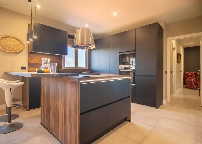 De Lujo Con Jardín Privado Y Vistas Al Mar Сasa de vacaciones